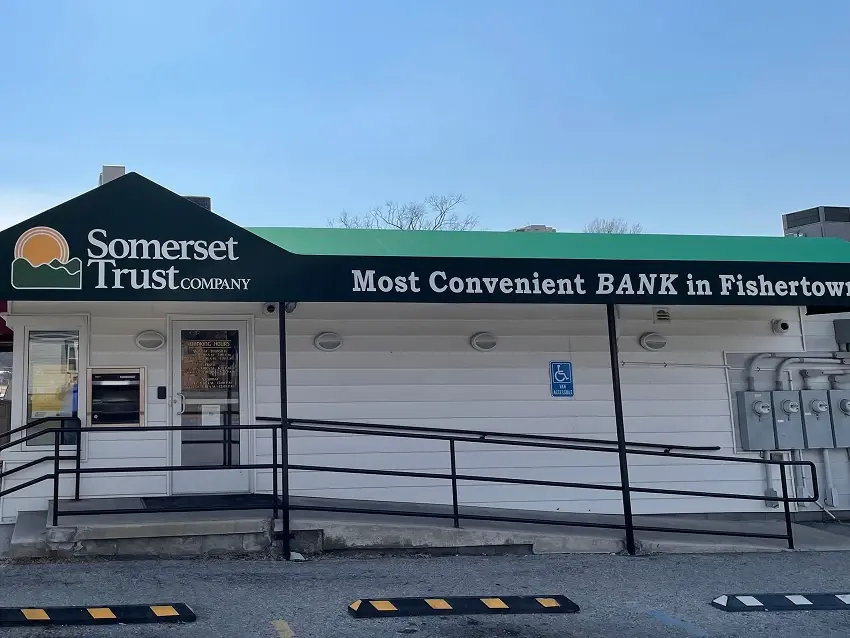 Somerset Trust Fishertown branch viewed from the parking lot