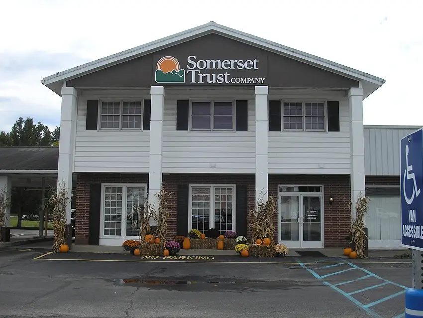 Somerset Trust Somerset Glades Branch viewed from the parking lot